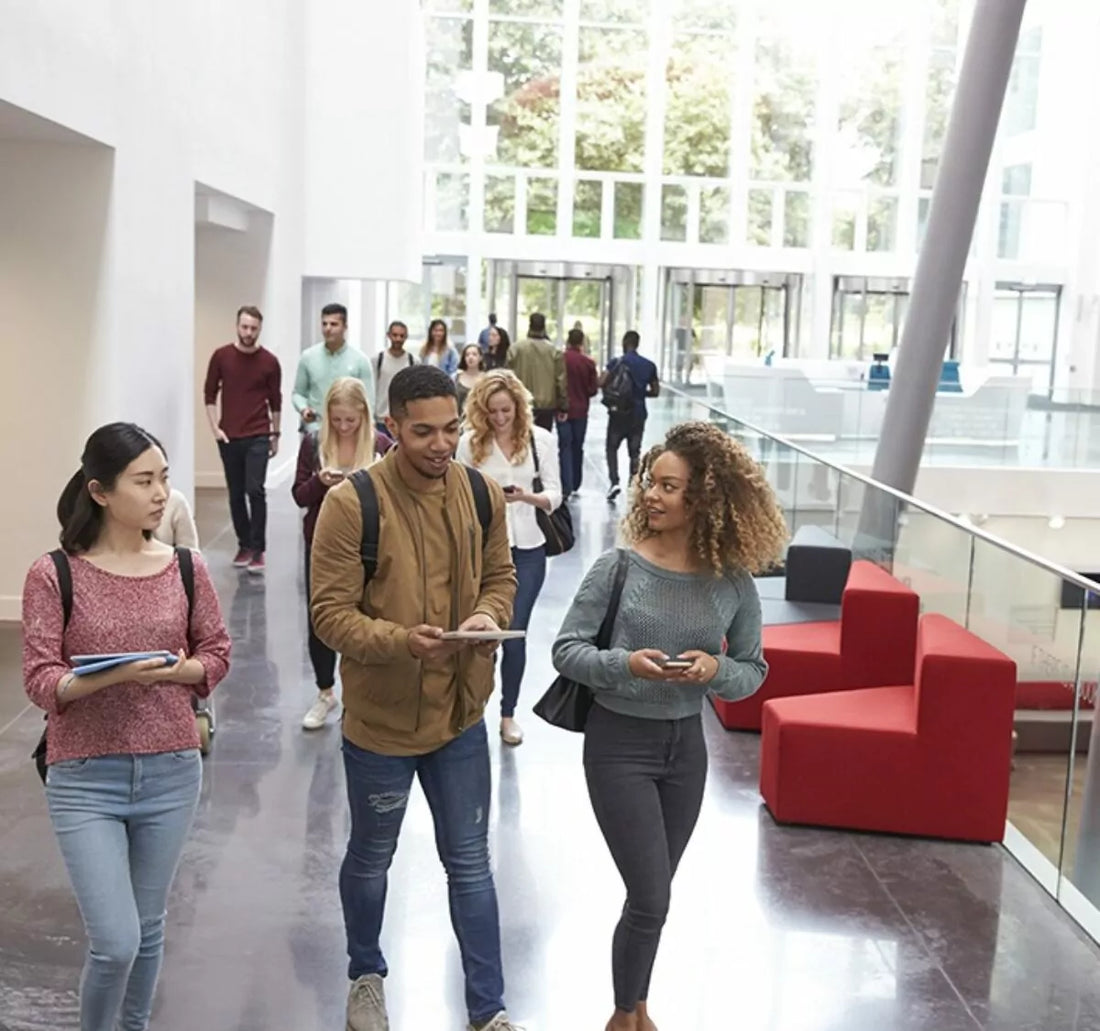 Stampate badge scolastici e tessere identificative per studenti per la vostra scuola in completa autonomia