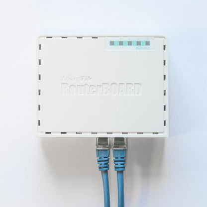 MikroTik, hEX, RouterBOARD hEX 5x Gigabit Ethernet, Dual Core 880MHz CPU, 256MB RAM, USB, microSD, RouterOS L4 RB750Gr3 [RB750Gr3]