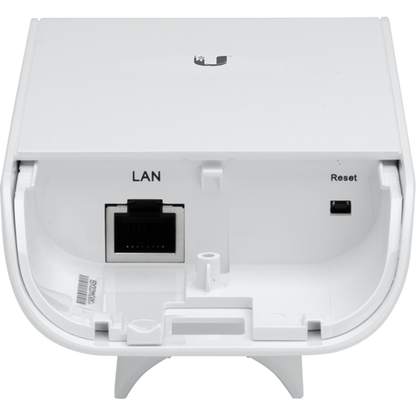 Ubiquiti - LocoM5(EU) - Low-cost and efficient broadband 5 GHz CPE, Plug-and-play integration with airMAX antenna LocoM5(EU) [LocoM5(EU)]