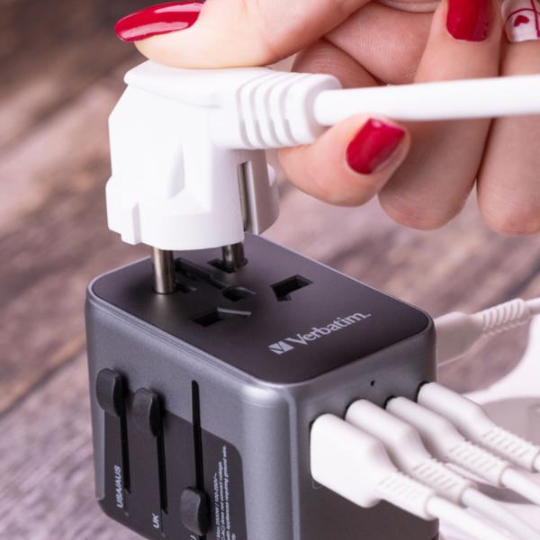 VERBATIM UNIVERSAL TRAVEL ADAPTER UTA-03 PD30W QC 2XUSB 2XTYPE-C [49545]